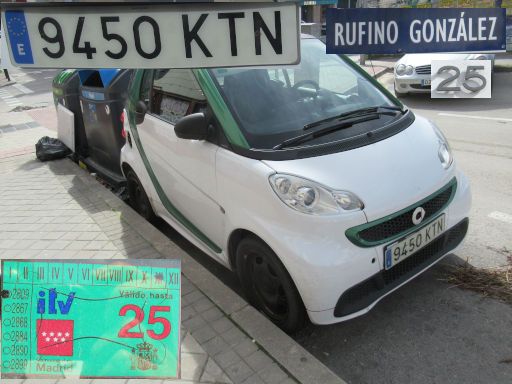 Veh&iacute;culos abandonados, verlassene Fahrzeuge, Madrid, Spanien, Smart fortwo electric drive, Kennzeichen 9450 KTN, Erstzulassung Februar 2019, Calle Rufino Gonzalez 25, 28037 Madrid im Februar 2026