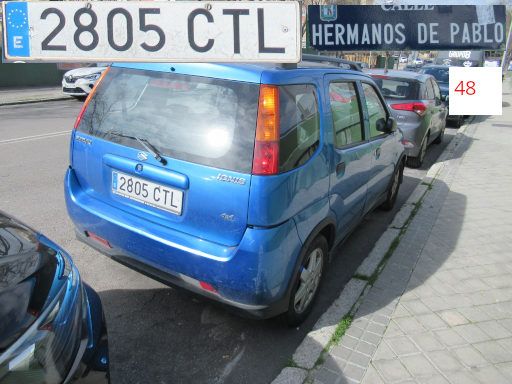Veh&iacute;culos abandonados, verlassene Fahrzeuge, Madrid, Spanien, Suzuki Ignis 4x4, Kennzeichen 2805 CTL, Erstzulassung M&auml;rz 2004, Calle Hermanos de Pablo 48, 28027 Madrid im Februar 2026
