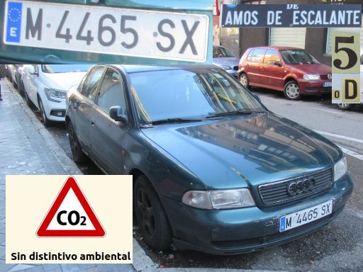 Veh&iacute;culos abandonados, verlassene Fahrzeuge, Madrid, Spanien, Audi A4 1.8T, Kennzeichen M 4465 SX, Erstzulassung Oktober 1995, Calle Amos de Escalante 5 D, 28021 Madrid im Januar 2026