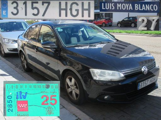 Veh&iacute;culos abandonados, verlassene Fahrzeuge, Madrid, Spanien, Volkswagen Jetta, Kennzeichen 3157 HGH, Erstzulassung September 2011, Calle Luis Moya Blanco 27, 28055 Madrid im Januar 2026