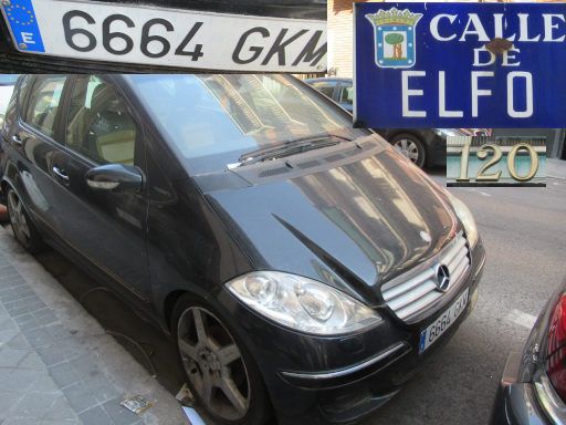 Vehículos abandonados, verlassene Fahrzeuge, Madrid, Spanien, Mercedes-Benz A-Klasse, Kennzeichen 6664 GKM, Erstzulassung Januar 2009, Calle Elfo 120, 28027 Madrid im Juli 2025