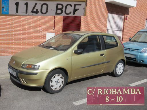 Vehículos abandonados, verlassene Fahrzeuge, Madrid, Spanien, Fiat Punto, Kennzeichen 1140 BCF, Erstzulassung Oktober 2000, Calle Riobamba 10, 28027 Madrid im Juli 2025