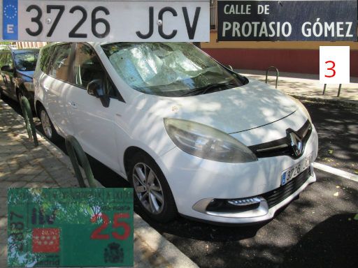 Vehículos abandonados, verlassene Fahrzeuge, Madrid, Spanien, Renault Scenic dCi, Kennzeichen 3726 JCV, Erstzulassung März 2015, Calle Protasio Gomez 3, 28027 Madrid im Juli 2025