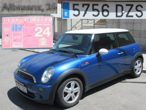 Vehículos abandonados, verlassene Fahrzeuge, Madrid, Spanien, Mini ONE, Kennzeichen 5756 DZS, Erstzulassung Mai 2006, Calle Albasanz 26, 28037 Madrid im Juli 2025