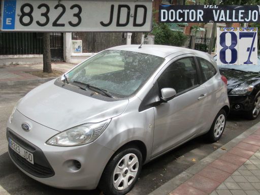 Vehículos abandonados, verlassene Fahrzeuge, Madrid, Spanien, Ford Ka, Kennzeichen 8323 JDD, Erstzulassung März 2015, Calle Doctor Vallejo 87, 28027 Madrid im Juli 2025