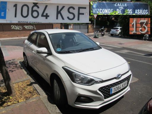 Vehículos abandonados, verlassene Fahrzeuge, Madrid, Spanien, Hyundai i20, Kennzeichen 1064 KSF, Erstzulassung Dezember 2018, Calle Vizconde de los Asilos 13, 28027 Madrid im Juli 2025