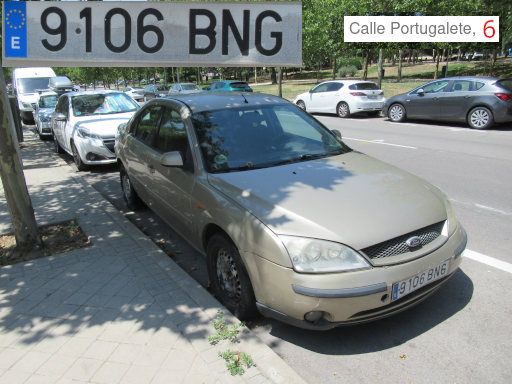 Veh&iacute;culos abandonados, verlassene Fahrzeuge, Madrid, Spanien, Ford Mondeo TDCi, Kennzeichen 9106 BNG, Erstzulassung Oktober 2001, Calle Portugalete 6, 28017 Madrid im Juli 2026