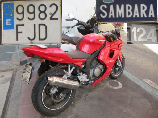 Veh&iacute;culos abandonados, verlassene Fahrzeuge, Madrid, Spanien, Motorrad Hyosung GT 125 R, Kennzeichen 9982 FJD, Erstzulassung Dezember 2006, Calle Sambara 124, 28027 Madrid im Juli 2026