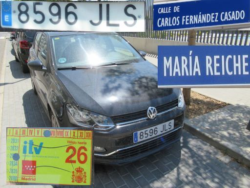 Veh&iacute;culos abandonados, verlassene Fahrzeuge, Madrid, Spanien, Volkswagen Polo TSI, Kennzeichen 8596 JLS, Erstzulassung M&auml;rz 2016, Calle Carlos Fernandez Casado / Calle Maria Reiche, 28055 Madrid im Juli 2026