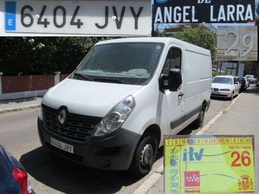 Veh&iacute;culos abandonados, verlassene Fahrzeuge, Madrid, Spanien, Renault Master, Kennzeichen 6404 JVY, Erstzulassung Dezember 2016, Calle Angel Larra 29, 28027 Madrid im Juli 2026