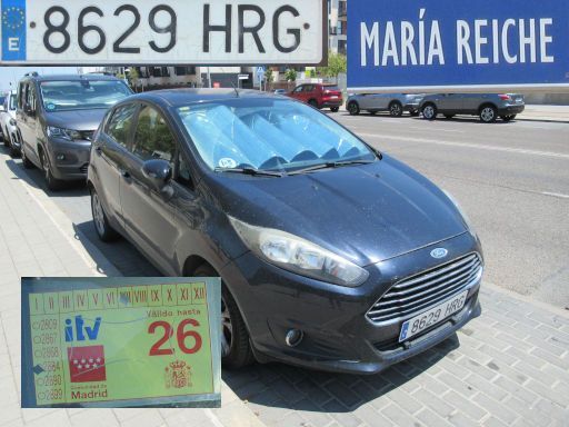 Veh&iacute;culos abandonados, verlassene Fahrzeuge, Madrid, Spanien, Ford Fiesta, Kennzeichen 8629 HRG, Erstzulassung Mai 2013, Calle Maria Reiche, 28055 Madrid im Juli 2026