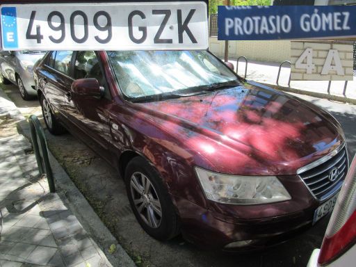 Veh&iacute;culos abandonados, verlassene Fahrzeuge, Madrid, Spanien, Hyundai Sonata CRDI, Kennzeichen 4909 GZK, Erstzulassung November 2010, Calle Protasio Gomez 4 A, 28027 Madrid im Juli 2026