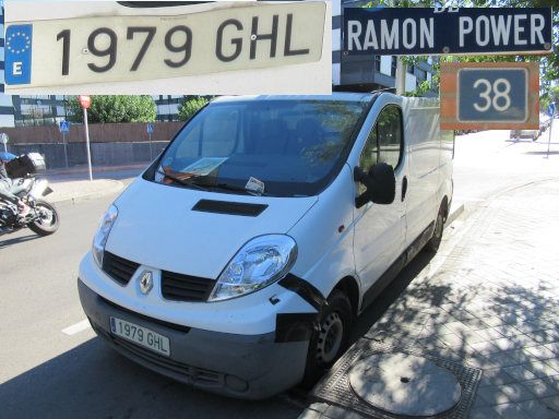 Veh&iacute;culos abandonados, verlassene Fahrzeuge, Madrid, Spanien, Renault Trafic, Kennzeichen 1979 GHL, Erstzulassung September 2008, Calle Ramon Power 38, 28043 Madrid im Juli 2026