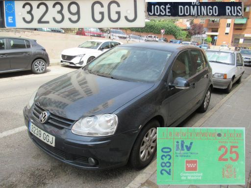 Veh&iacute;culos abandonados, verlassene Fahrzeuge, Madrid, Spanien, Volkswagen Golf 1.6, Kennzeichen 3239 GGJ, Erstzulassung Juli 2008, Calle Jose Domingo Rus, 28043 Madrid im Juli 2026