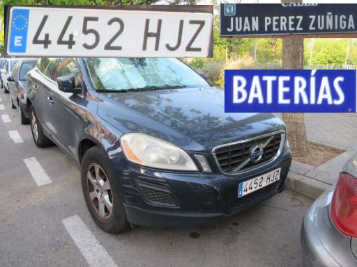 Veh&iacute;culos abandonados, verlassene Fahrzeuge, Madrid, Spanien, Volvo XC 60, Kennzeichen 4452 HJZ, Erstzulassung April 2012, Calle Juan Perez Zu&ntilde;iga / Calle Baterias, 28027 Madrid im Juli 2026