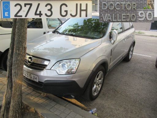 Veh&iacute;culos abandonados, verlassene Fahrzeuge, Madrid, Spanien, Opel Antara 2.0 CDTI, Kennzeichen 2743 GJH, Erstzulassung Oktober 2008, Calle Doctor Vallejo 90, 28027 Madrid im Juli 2026