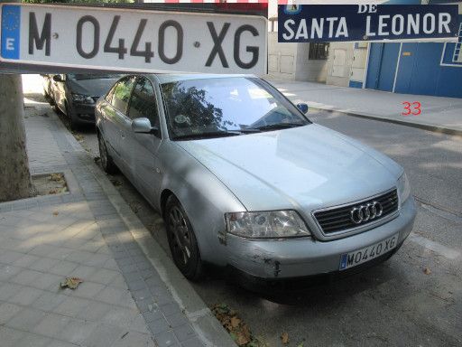 Veh&iacute;culos abandonados, verlassene Fahrzeuge, Madrid, Spanien, Audi A6 2.4, Kennzeichen M 0440 XG, Erstzulassung M&auml;rz 1999, Calle Santa Leonor 33, 28037 Madrid im Juli 2026