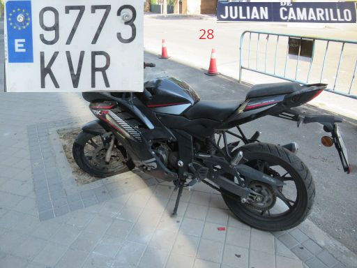 Veh&iacute;culos abandonados, verlassene Fahrzeuge, Madrid, Spanien, Motorrad Keeway RKR 125, Kennzeichen 9773 KVR, Erstzulassung M&auml;rz 2019, Calle Julian Camarillo 28, 28037 Madrid im Juli 2026