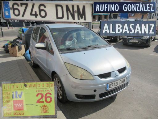 Veh&iacute;culos abandonados, verlassene Fahrzeuge, Madrid, Spanien, Mitsubishi Colt DiD, Kennzeichen 6746 DNM, Erstzulassung Januar 2005, Calle Rufino Gonzalez / Calle Albasanz, 28037 Madrid im Juli 2026