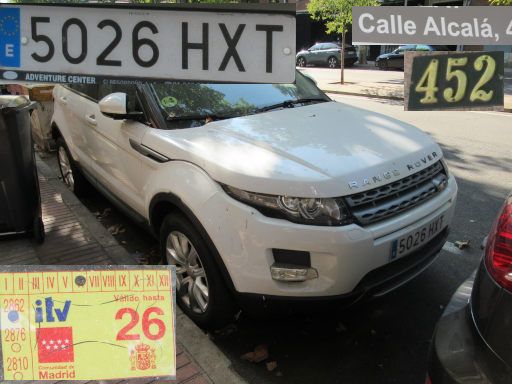 Veh&iacute;culos abandonados, verlassene Fahrzeuge, Madrid, Spanien, Range Rover Evoque TD4, Kennzeichen 5026 HXT, Erstzulassung Juni 2014, Calle Alcala 452, 28027 Madrid im Juli 2026