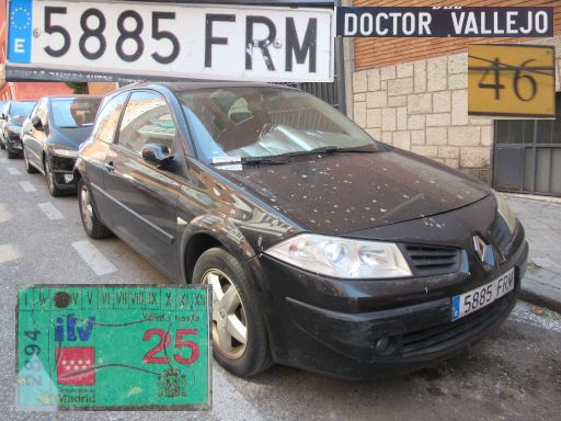 Veh&iacute;culos abandonados, verlassene Fahrzeuge, Madrid, Spanien, Renault Megane, Kennzeichen 5885 FRM, Erstzulassung Juni 2007, Calle Doctor Vallejo 46, 28027 Madrid im Juli 2026