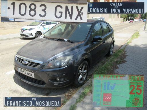 Veh&iacute;culos abandonados, verlassene Fahrzeuge, Madrid, Spanien, Ford Focus CDTI, Kennzeichen 1083 GNX, Erstzulassung Juli 2009, Calle Dioniso Inca Yupanqui 53 / Calle Francisco Mosqueda, 28043 Madrid im Juli 2026