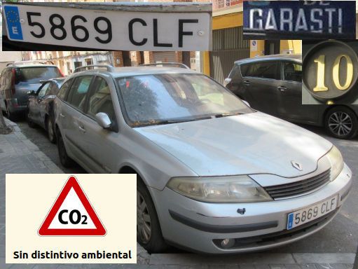 Veh&iacute;culos abandonados, verlassene Fahrzeuge, Madrid, Spanien, Renault Laguna, Kennzeichen 5869 CLF, Erstzulassung August 2003, Calle Gabasti 10, 28027 Madrid im Juli 2026