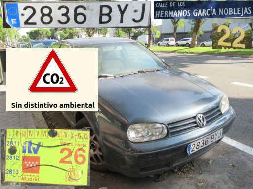 Veh&iacute;culos abandonados, verlassene Fahrzeuge, Madrid, Spanien, Volkswagen Golf, Kennzeichen 2836 BYJ, Erstzulassung Juli 2002, Calle Hermanos Garcia Noblejas 22, 28037 Madrid im Juli 2026