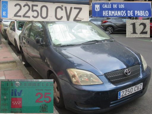 Vehículos abandonados, verlassene Fahrzeuge, Madrid, Spanien, Toyota Corolla, Kennzeichen 2250 CVZ, Erstzulassung Mai 2004, Calle de los Hermanos de Pablo 12, 28027 Madrid im Juni 2025