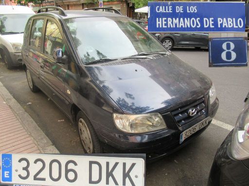 Vehículos abandonados, verlassene Fahrzeuge, Madrid, Spanien, Hyundai Matrix GLS, Kennzeichen 3206 DKK, Erstzulassung Januar 2005, Calle de los Hermanos de Pablo 8, 28027 Madrid im Juni 2025