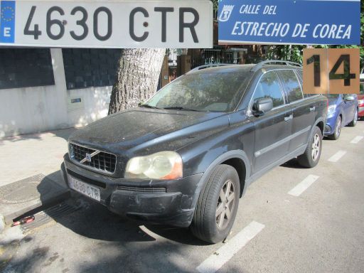 Vehículos abandonados, verlassene Fahrzeuge, Madrid, Spanien, Volvo XC 90 AWD, Kennzeichen 4630 CTR, Erstzulassung März 2004, Calle Estrecho de Corea 14, 28027 Madrid im Juni 2025