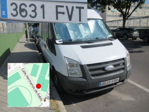 Vehículos abandonados, verlassene Fahrzeuge, Madrid, Spanien, Ford Transit 110 T260, Kennzeichen 3631 FVT, Erstzulassung September 2007, Calle Hermanos de Pablo, 28027 Madrid im Juni 2025