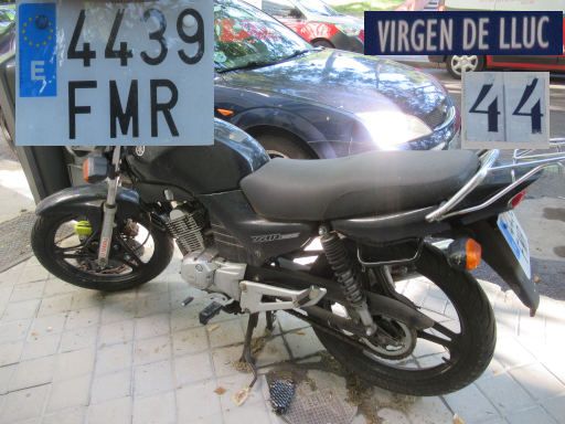 Veh&iacute;culos abandonados, verlassene Fahrzeuge, Madrid, Spanien, Yamaha YBR 125, Kennzeichen 4439 FMR, Erstzulassung M&auml;rz 2007, Calle Virgen de Lluc 44, 28027 Madrid im Juni 2026