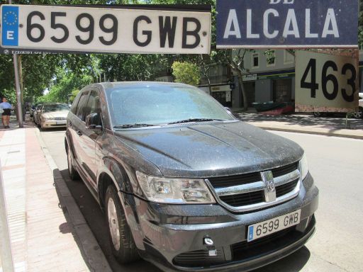 Veh&iacute;culos abandonados, verlassene Fahrzeuge, Madrid, Spanien, Dodge Journey CRD, Kennzeichen 6599 GWB, Erstzulassung April 2010, Calle Alcala 463, 28027 Madrid im Juni 2026