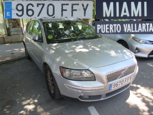 Veh&iacute;culos abandonados, verlassene Fahrzeuge, Madrid, Spanien, Volvo V50 2.0 D, Kennzeichen 9670 FFY, Erstzulassung September 2006, Calle Miami / Calle Puerto Vallarta, 28027 Madrid im Juni 2026