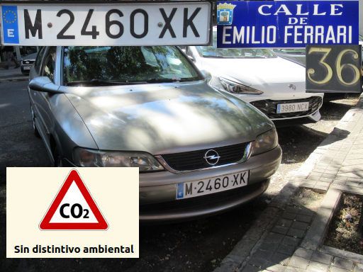 Veh&iacute;culos abandonados, verlassene Fahrzeuge, Madrid, Spanien, Opel Vectra 1.6 16V, Kennzeichen M 2460 XK, Erstzulassung Mai 1999, Calle Emilio Ferrari 36, 28017 Madrid im Juni 2026
