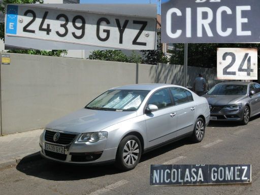 Veh&iacute;culos abandonados, verlassene Fahrzeuge, Madrid, Spanien, Volkswagen Passat TDI, Kennzeichen 2439 GYZ, Erstzulassung Oktober 2010, Calle Circe 24, 28022 Madrid im Juni 2026