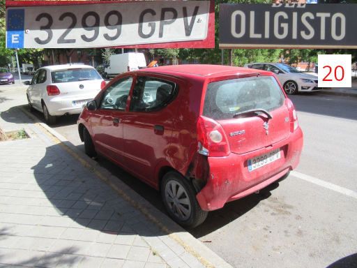 Veh&iacute;culos abandonados, verlassene Fahrzeuge, Madrid, Spanien, Suzuki Alto, Kennzeichen 3299 GPV, Erstzulassung September 2009, Calle Oligisto 20, 28041 Madrid im Juni 2026