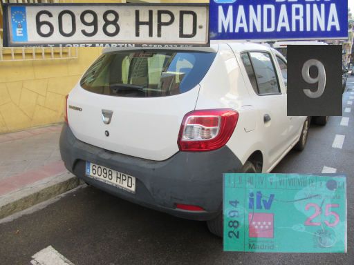 Veh&iacute;culos abandonados, verlassene Fahrzeuge, Madrid, Spanien, Dacia Sandero, Kennzeichen 6098 HPD, Erstzulassung M&auml;rz 2013, Calle Mandarina 9, 28027 Madrid im Juni 2026