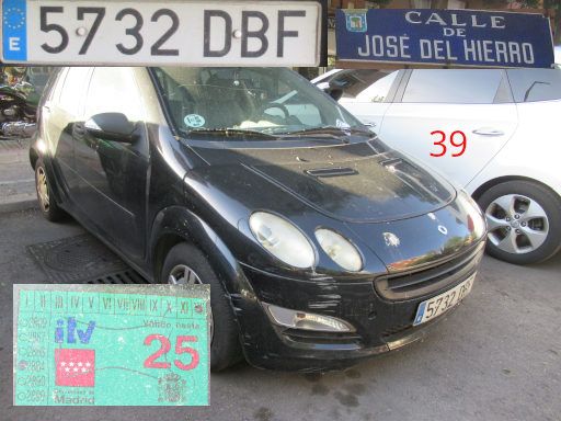 Veh&iacute;culos abandonados, verlassene Fahrzeuge, Madrid, Spanien, Smart forfour, Kennzeichen 5732 DBF, Erstzulassung September 2004, Calle Jose del Hierro 39, 28027 Madrid im Juni 2026