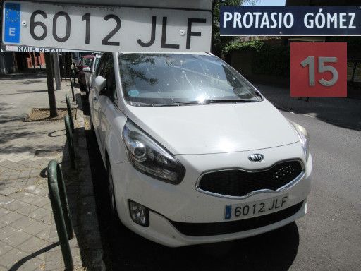 Veh&iacute;culos abandonados, verlassene Fahrzeuge, Madrid, Spanien, Kia Carens ECO dynamics, Kennzeichen 6012 JLF, Erstzulassung Januar 2016, Calle Protasio Gomez 15, 28027 Madrid im Juni 2026