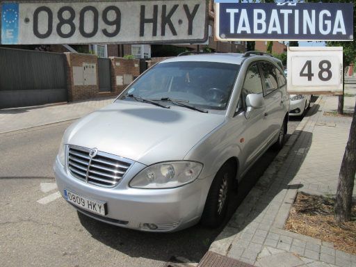 Veh&iacute;culos abandonados, verlassene Fahrzeuge, Madrid, Spanien, SsangYong Rodius, Kennzeichen 0809 HKY, Erstzulassung Juni 2012, Calle Tabatinga 48, 28027 Madrid im Juni 2026