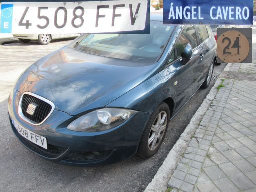 Veh&iacute;culos abandonados, verlassene Fahrzeuge, Madrid, Spanien, Seat Leon, Kennzeichen 4508 FFV, Erstzulassung September 2006, Calle Angel Cavero 24, 28043 Madrid im M&auml;rz 2026