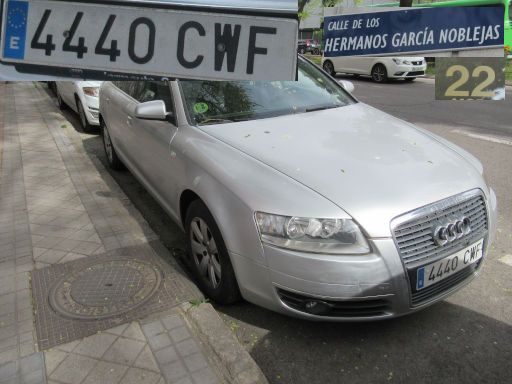 Veh&iacute;culos abandonados, verlassene Fahrzeuge, Madrid, Spanien, Audi A6, Kennzeichen 4440 CWF, Erstzulassung Mai 2004, Avenida de la Institucion Libre de Ense&ntilde;anza 22, 28037 Madrid im M&auml;rz 2026