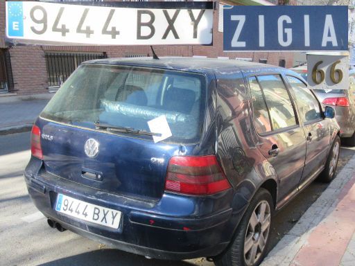 Veh&iacute;culos abandonados, verlassene Fahrzeuge, Madrid, Spanien, Volkswagen Golf GTI, Kennzeichen 9444 BXY, Erstzulassung Juli 2002, Calle Zigia 66, 28027 Madrid im M&auml;rz 2026