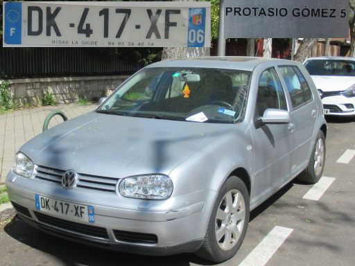 Veh&iacute;culos abandonados, verlassene Fahrzeuge, Madrid, Spanien, Volkswagen Golf 2.0, Kennzeichen Frankreich DK 417 XF, Erstzulassung unbekannt, Calle Protasio Gomez 5, 28027 Madrid im M&auml;rz 2026