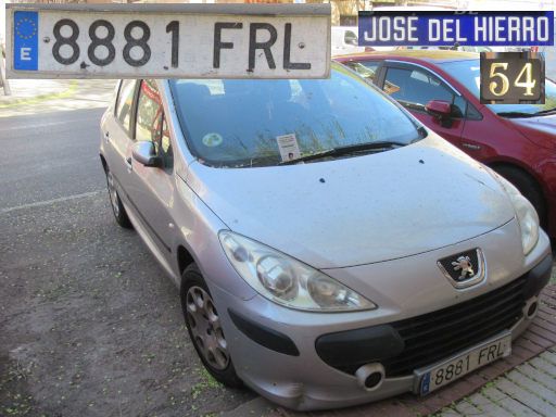 Veh&iacute;culos abandonados, verlassene Fahrzeuge, Madrid, Spanien, Peugeot 307 HDI, Kennzeichen 8881 FRL, Erstzulassung Juni 2007, Calle Jose del Hierro 54, 28027 Madrid im M&auml;rz 2026