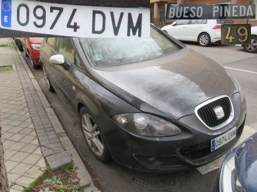 Veh&iacute;culos abandonados, verlassene Fahrzeuge, Madrid, Spanien, Seat Leon, Kennzeichen 0974 DVM, Erstzulassung Januar 2005, Calle Bueso Pineda 49, 28043 Madrid im M&auml;rz 2026