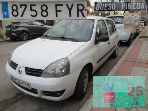 Veh&iacute;culos abandonados, verlassene Fahrzeuge, Madrid, Spanien, Renault Clio Campus, Kennzeichen 8758 FYR, Erstzulassung Dezember 2007, Calle Bueso Pineda 48, 28043 Madrid im M&auml;rz 2026