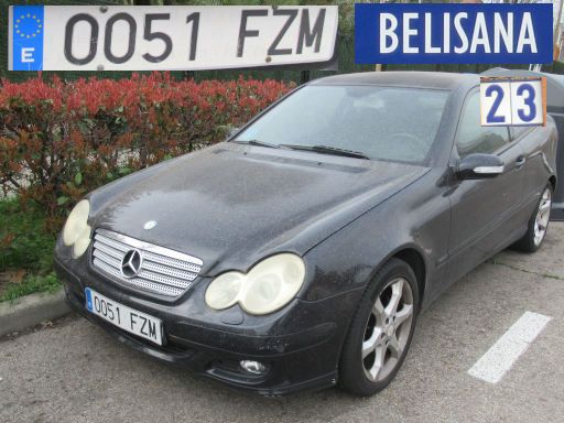 Veh&iacute;culos abandonados, verlassene Fahrzeuge, Madrid, Spanien, Mercedes-Benz C 180 Kompressor, Kennzeichen 0051 FZM, Erstzulassung Januar 2008, Calle Belisana 23, 28043 Madrid im M&auml;rz 2026